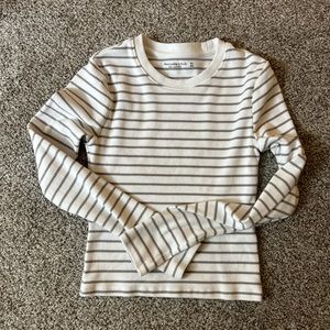 Abercrombie long sleeve crop top size XS